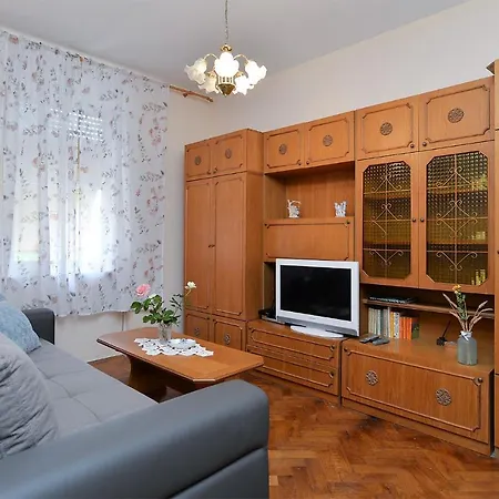 Boris 2161 Apartment